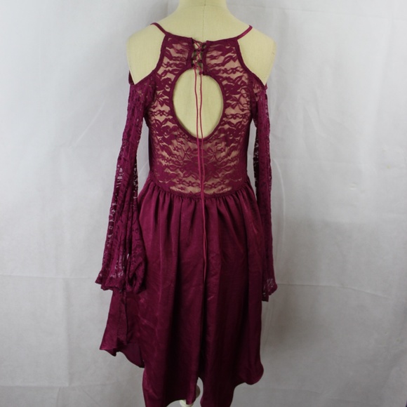 The Edit By Seventeen Juniors' Cold-Shoulder Dress - Picture 4 of 4